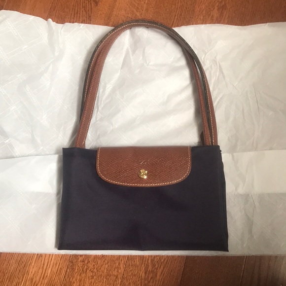 Longchamp Handbags - Medium Longchamp Pliage Bag